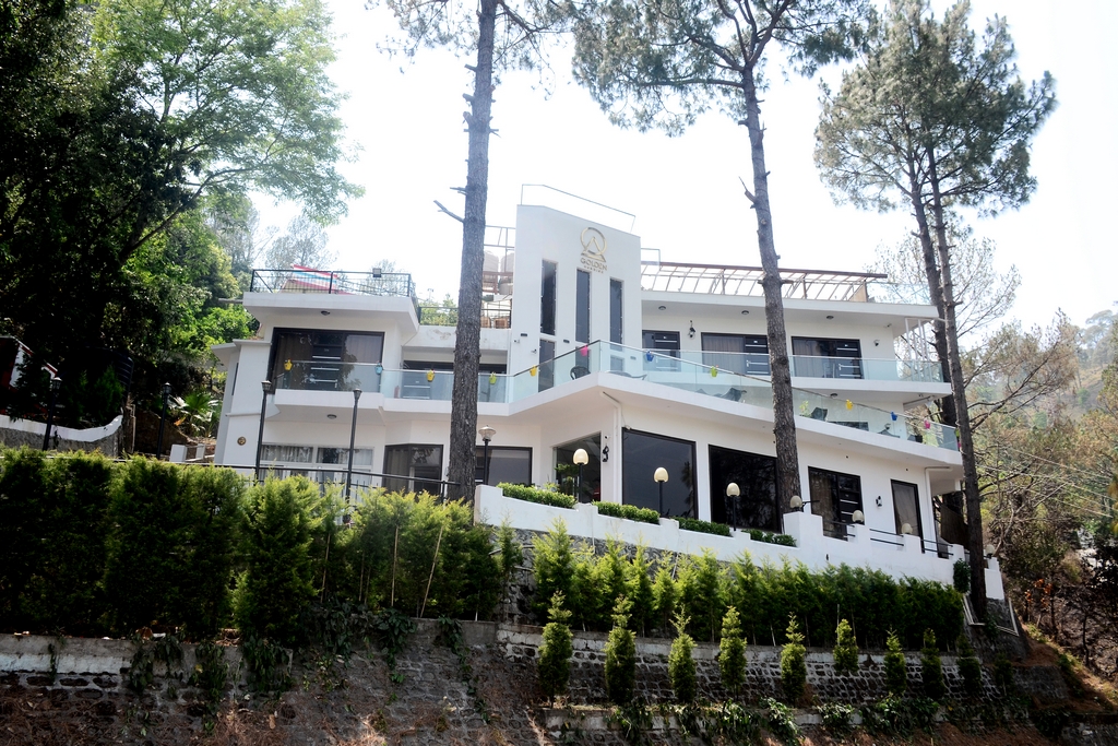 Best 4* Luxury hotels in nainital near lake