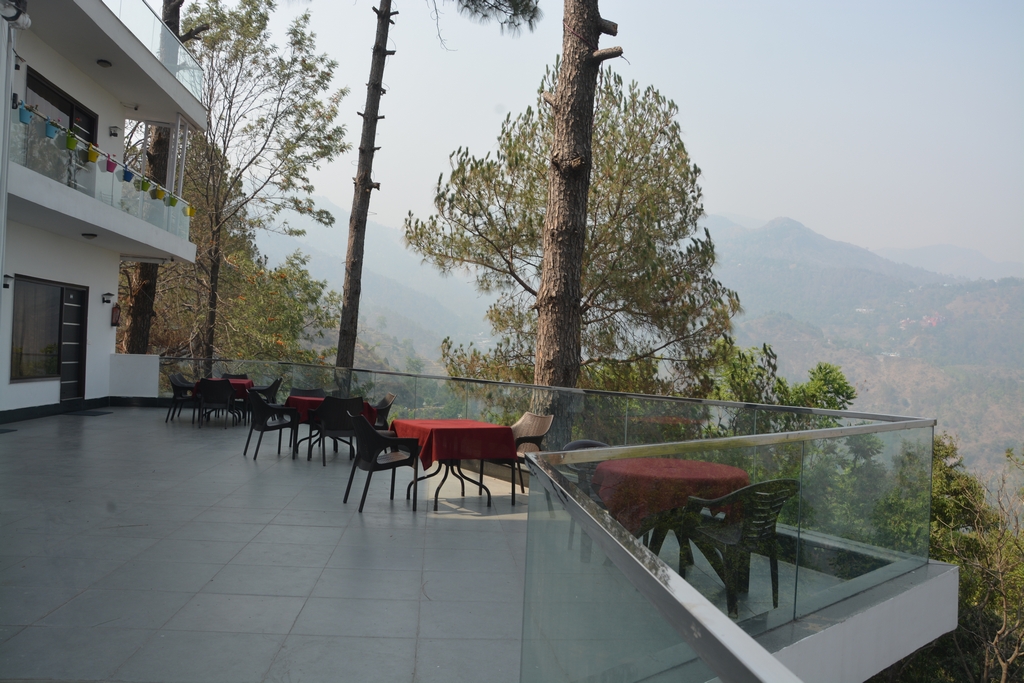 Hotels in nainital with private parking space