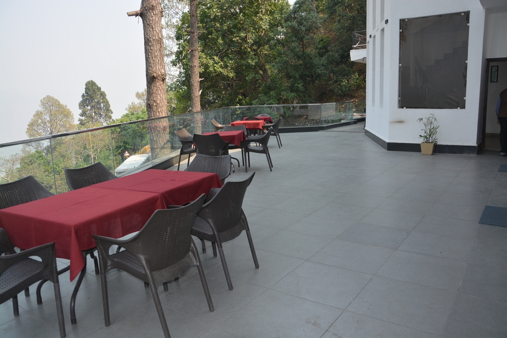 Hotels in nainital with private parking space